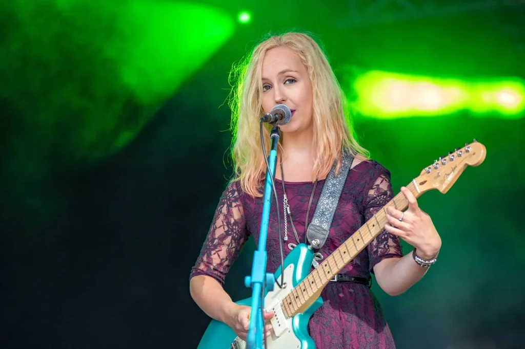 Which French singer has the most powerful voice?