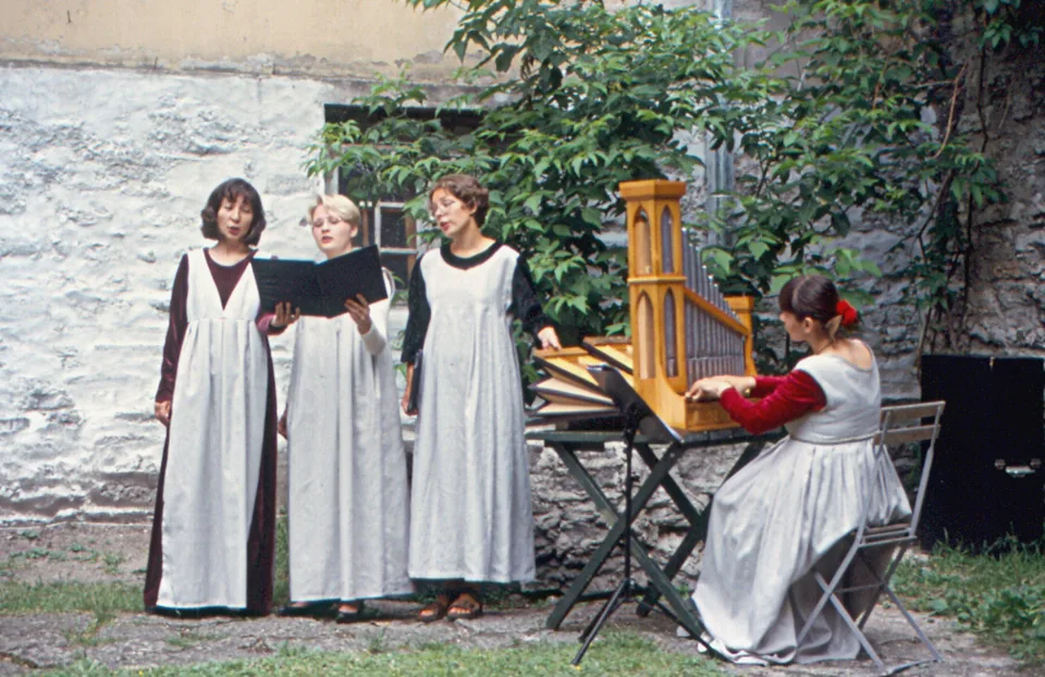 Singers accompanied by an organ outdoors Singers accompanied by an organ outdoors