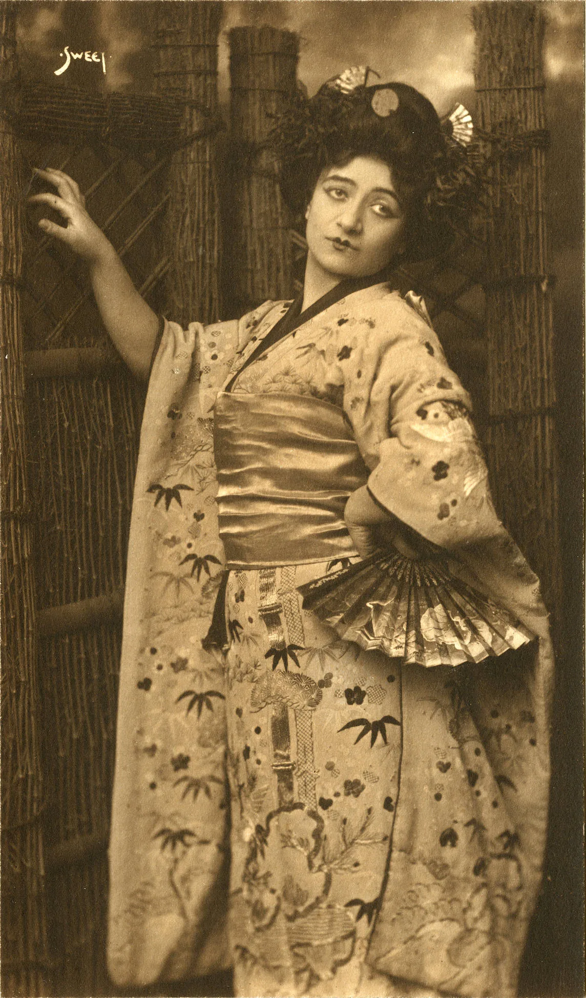 Portrait ancien en costume de scène japonais