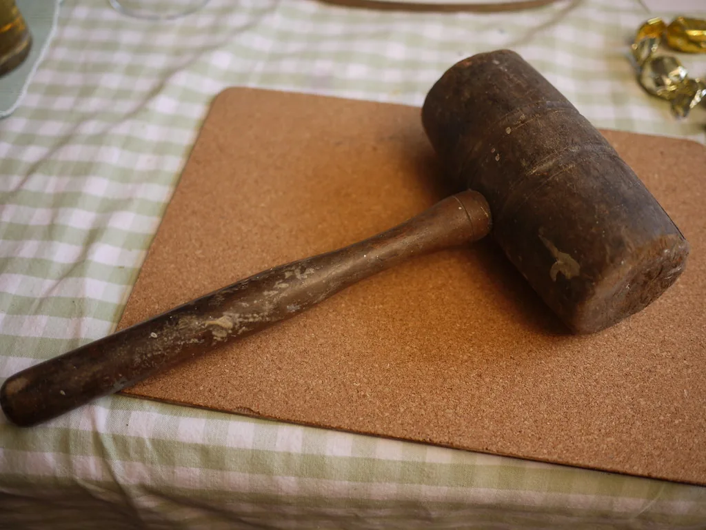 Maillet ancien en bois à tête cylindrique Maillet ancien en bois à tête cylindrique
